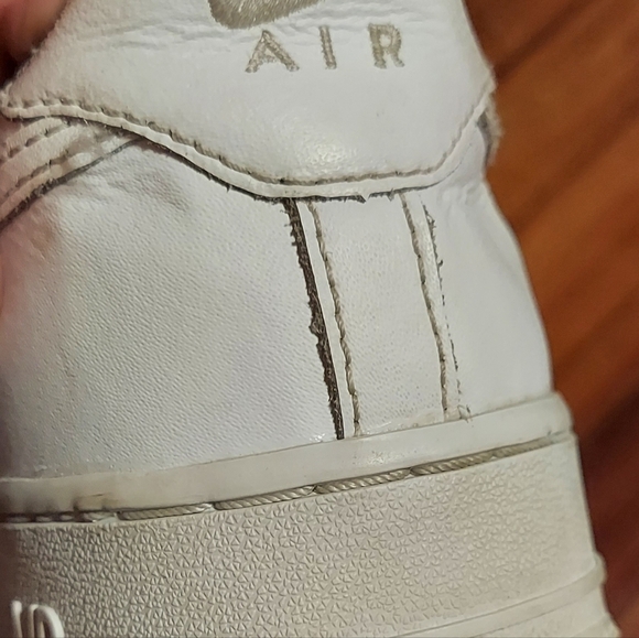 NIKE AIR FORCE LOW TRIPLE WHITE Size 6.5 Y - Picture 13 of 16